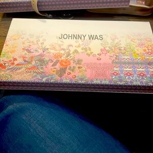 Johnny was scarf box empty